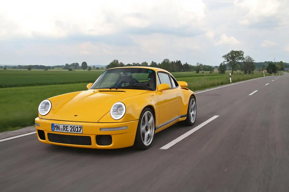 RUF fête ses 80 ans, redécouvrez la CTR Yellowbird de 1987 et sa version 2017