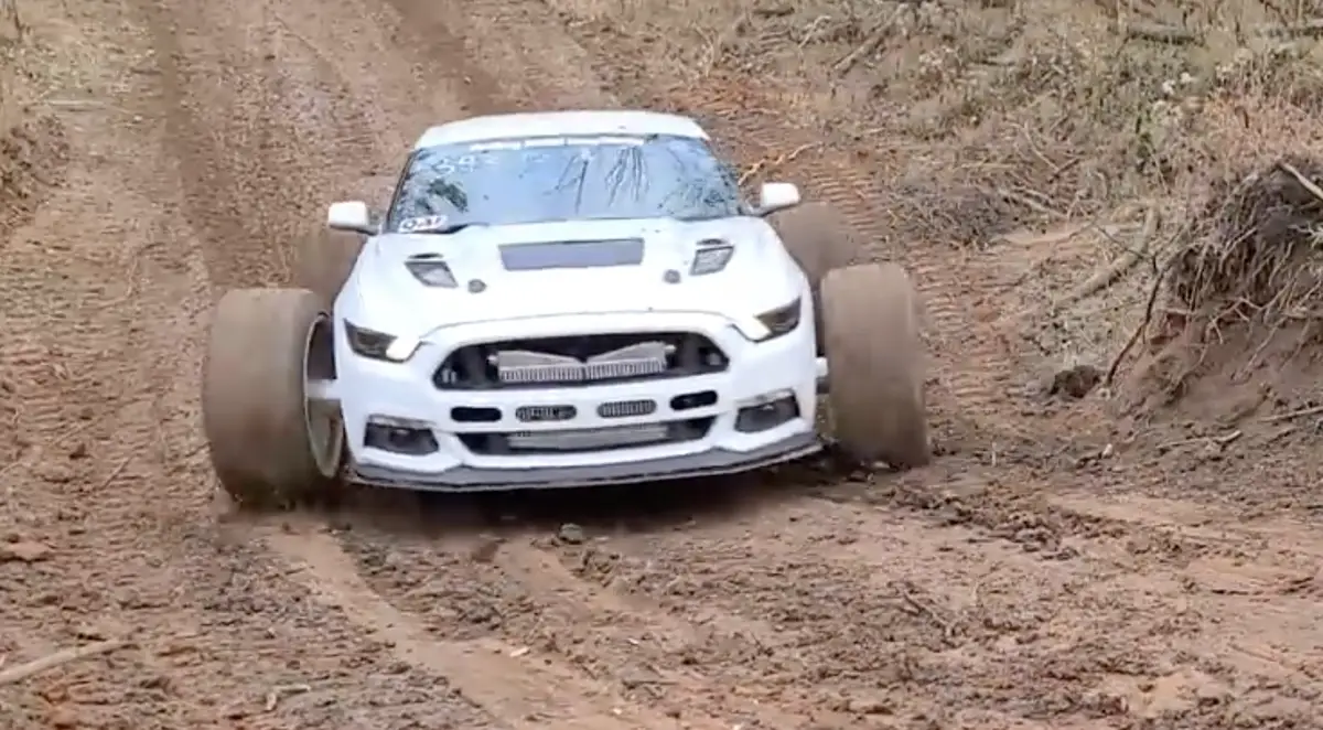 Cette Ford Mustang est capable de grimper des montagnes avec ses 1200 chevaux