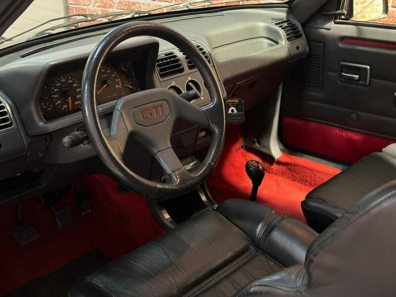 habitacle Peugeot 205 GTI Bernard Arnault LVMH