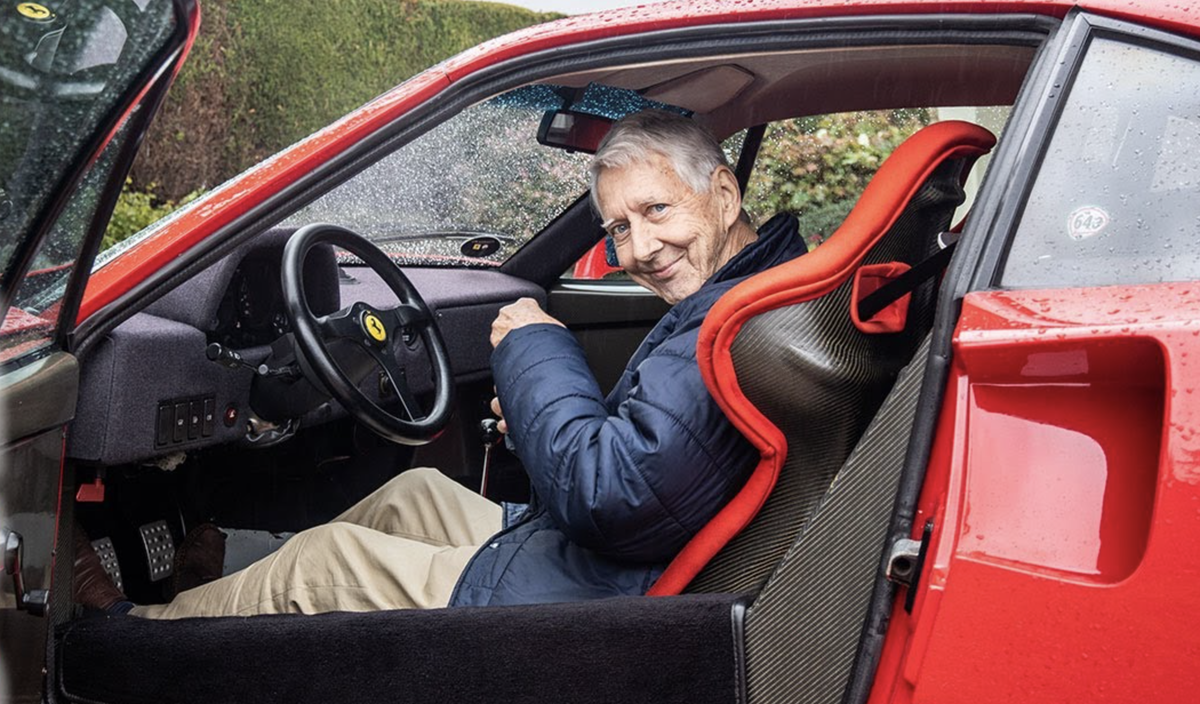 À 80 ans, il conduit sa Ferrari F40 au quotidien avec toujours autant de plaisir