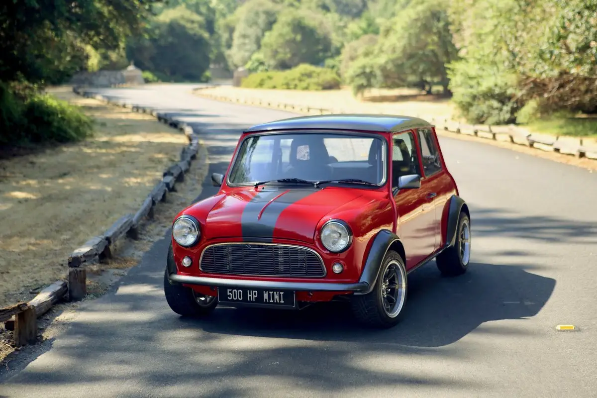 Super Cooper S : une Mini de 1974 qui cache bien son jeu, un V6 de 500 chevaux