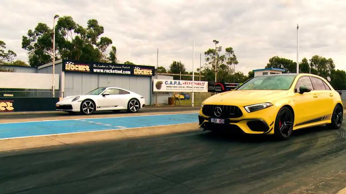 Une Mercedes-AMG A 45 S fait un drag-race contre une Porsche 911
