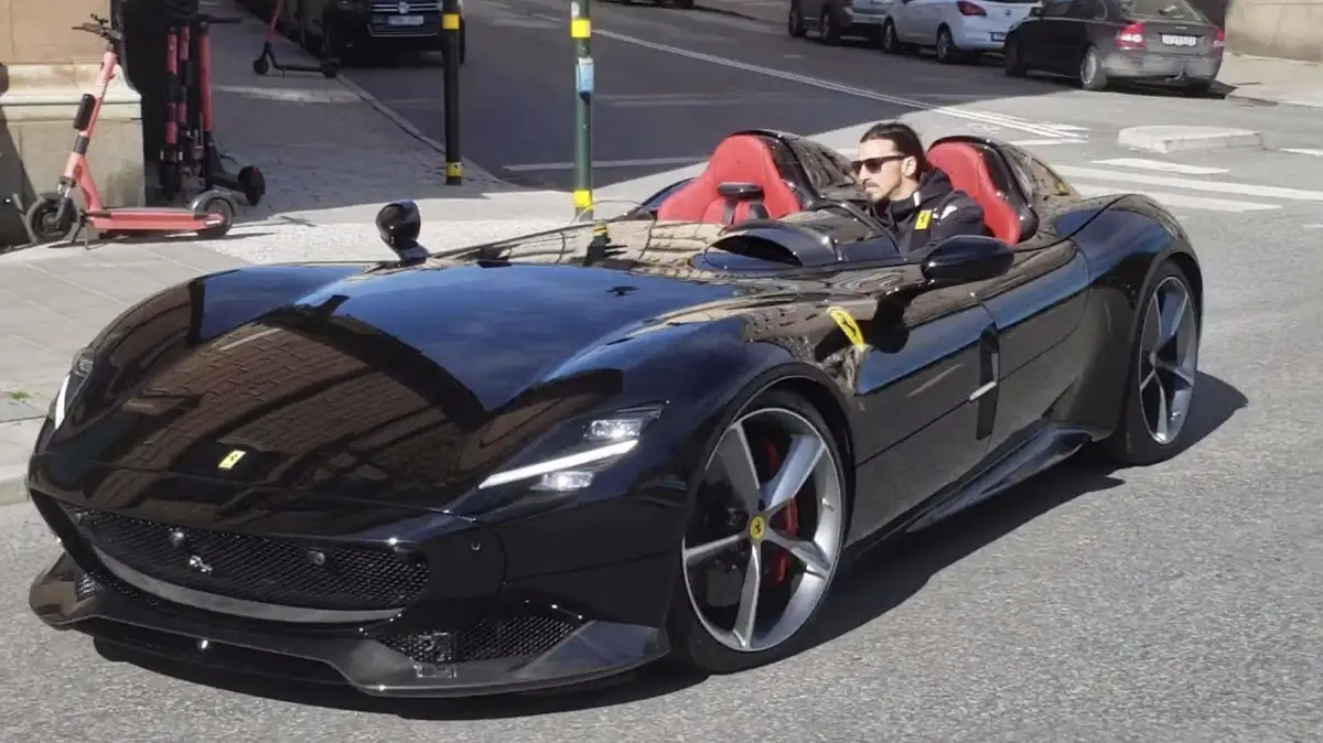 Aïe, Zlatan IbrahimoviÄ‡ s'est pris une amende avec sa Ferrari SP2 Monza