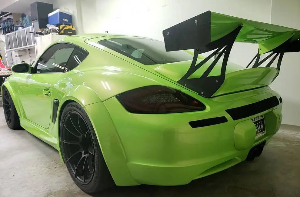 Il fait rentrer un V8 Corvette de 1210ch dans un Porsche Cayman