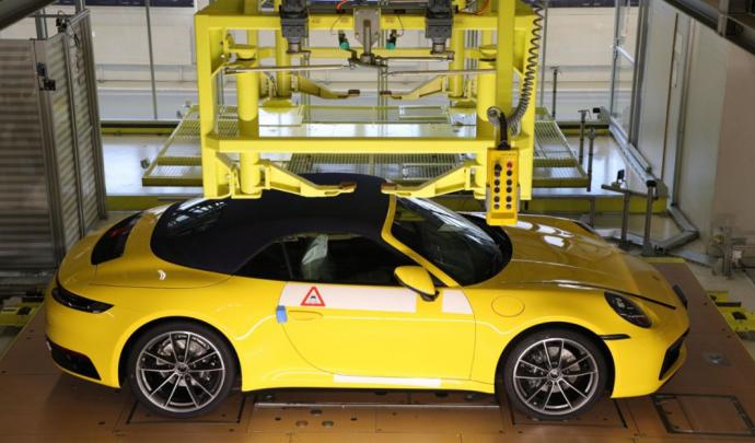 Porsche : les clients peuvent voir en temps réel la construction de leur voiture
