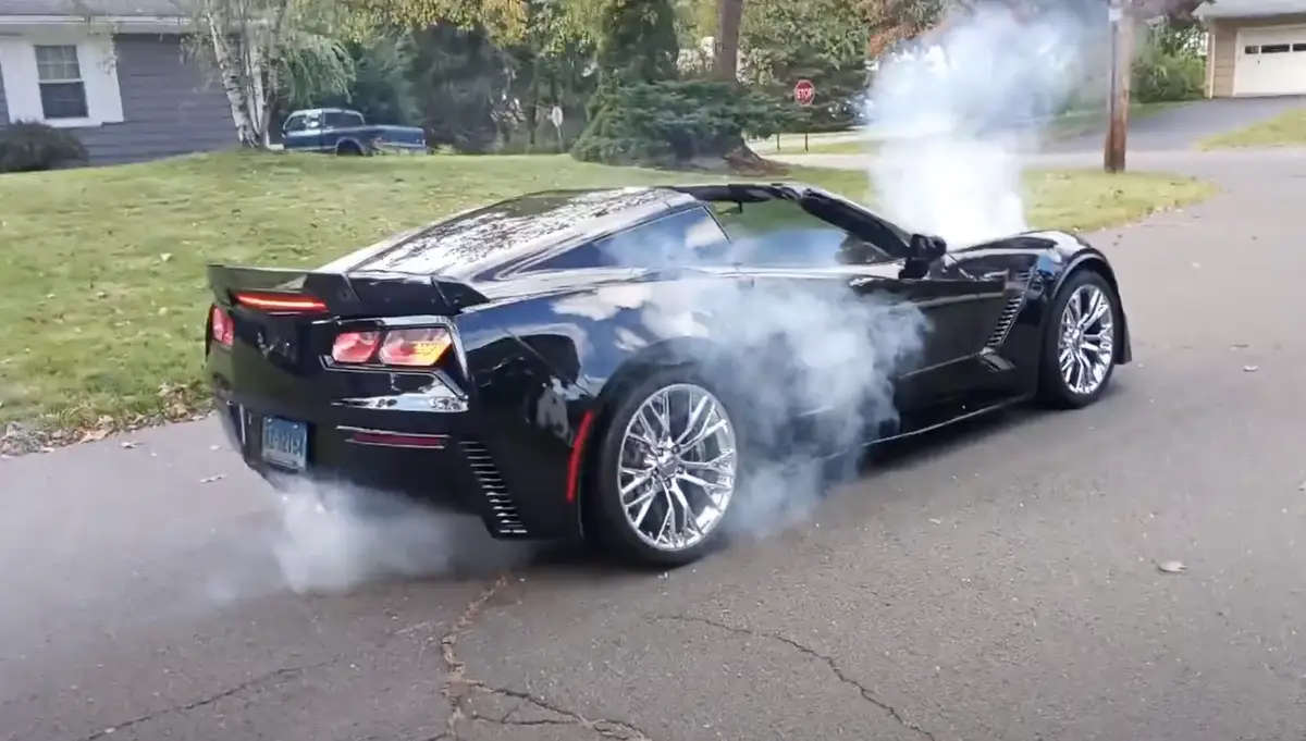 Un simple burn-out en Corvette se termine très très mal