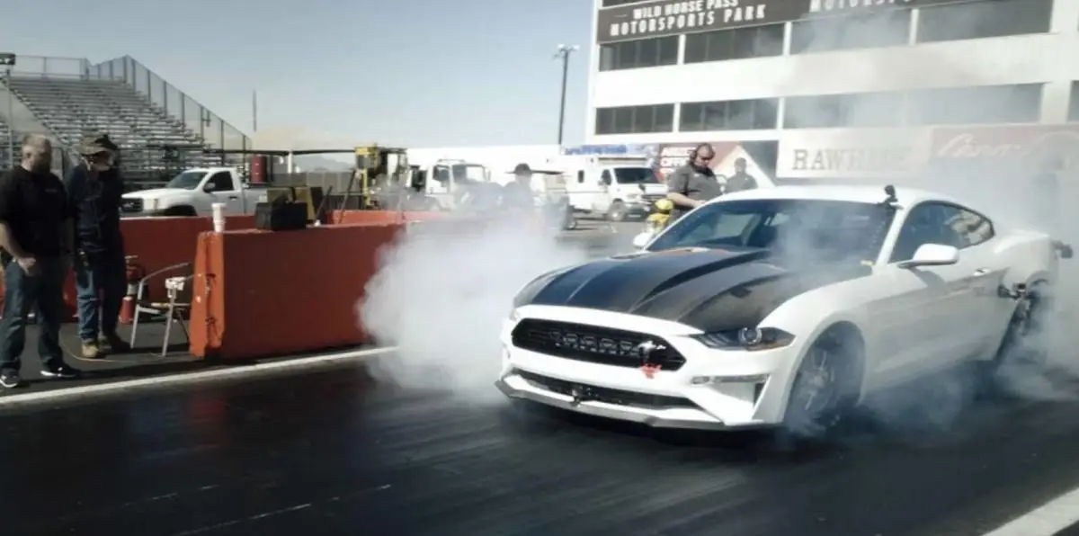 Ford Mustang Cobra Jet 1400 : une mustang 100% électrique qui se fait le 400m en 8 secondes